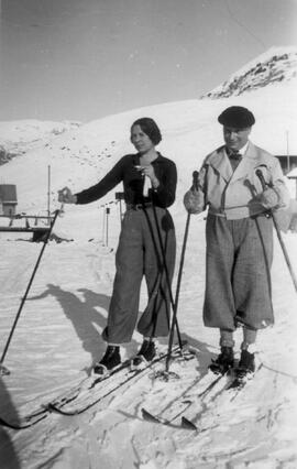 Wolfgang Pauli on skis