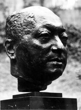 Wolfgang Pauli's bust